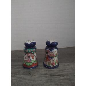 Geisha Girls in Garden Salt and Pepper Shakers 3 1/4"